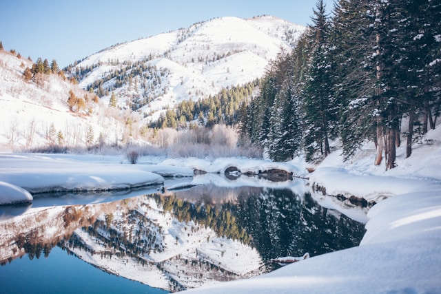 picture of a mountain landscape